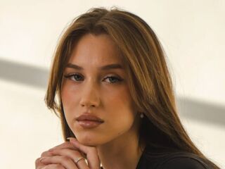 camgirl fingering bald pussy AmelinaBrauberg