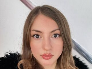 nude camgirl picture KyraKur