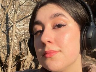 camwhore spreading pussy LudivinaLifton