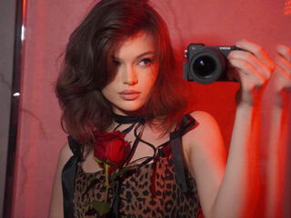 camgirl playing with dildo LunaBruna