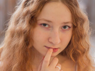 sexcam photo MadgeRemerez