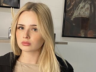 fingering webcam girl MarnieRhyner