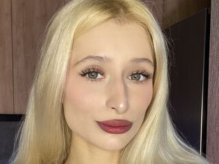 camslut showing pussy MonicaBarbies