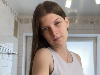 girl showing pussy MyrtieKatula