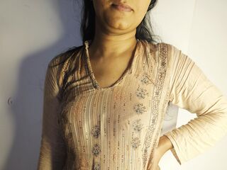 masturbating camgirl RubbynaKhan