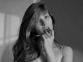 nude webcamgirl pic SophieLix