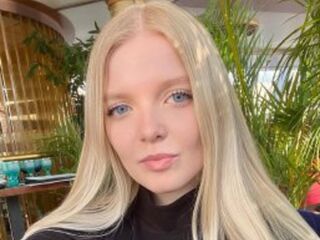 beautiful webcamgirl SweetAnny