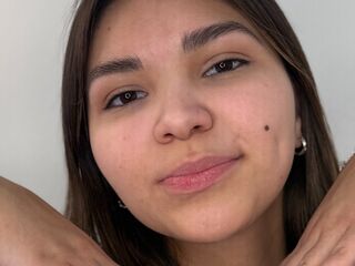 naked cam chat AdriaKunstlinger