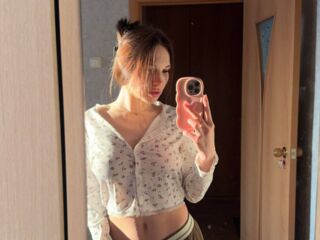 camgirl masturbating with dildo AliceCahly