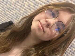 camwhore masturbating with dildo AminaBlooms