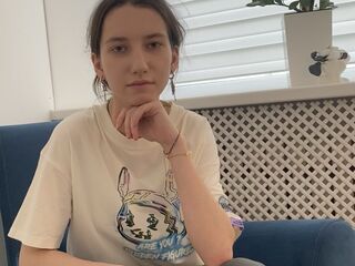 camslut fingering shaved pussy AmyCoxe