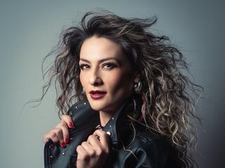 hot cam girl spreading pussy AryTorres