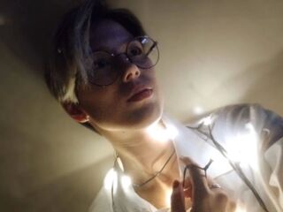camslut spreading pussy AureliaRavens