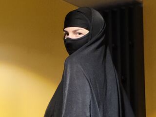 camgirl playing with sex toy BiaBlack