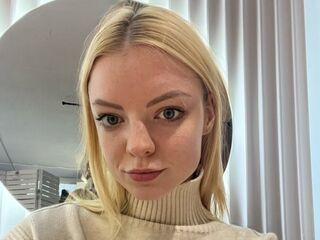 camwhore masturbating with vibrator CarlenePattie