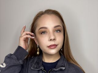 camgirl showing pussy CaseySalizar