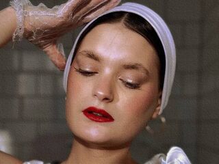 camslut naked CeolaBurzynski