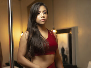 masturbating webcamgirl CloheBell