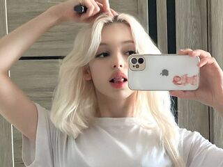 naked camgirl masturbating with dildo CourtneyAdamo