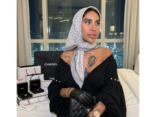 camwhore fingering shaved pussy DianaCarolinas