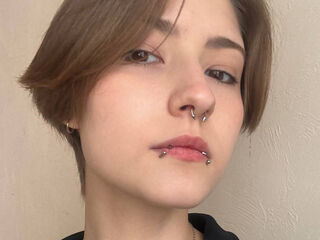 teaser cam EssieAcheampong