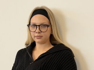 shaved pussy web cam FrancesVirunes