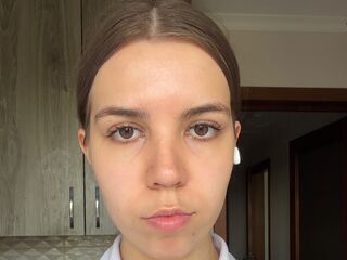 cam girl masturbating with dildo KeiraWilby