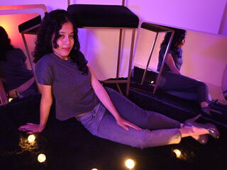 nude cam girl pic KyaraLux