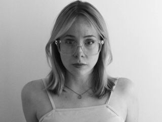 cam girl masturbating with vibrator LanaAmster