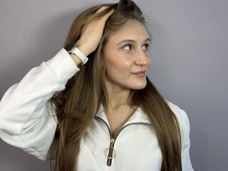 cam chatroom LatrinaBrounson