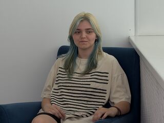naked girl with live cam LauriMagnie