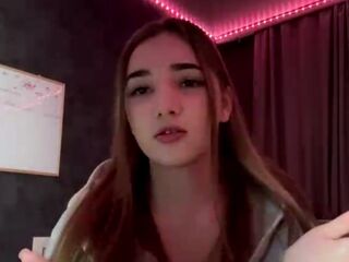 naked webcam girl photo LaurynKendell