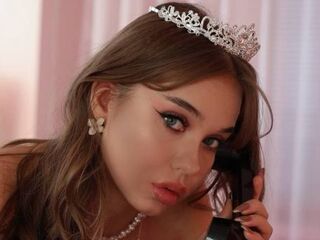 girl topless LeonardaYudell