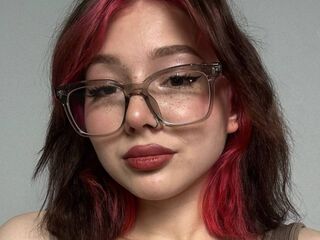 camgirl playing with dildo LessyGrayce