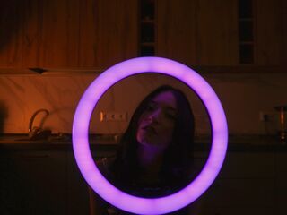 camslut naked LessyLuiz