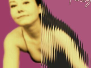 sexy webcam girl LucyLevatto