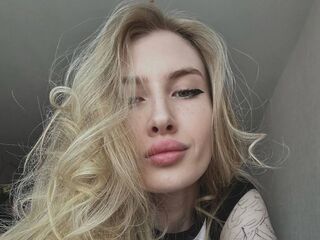 cam girl masturbating with sextoy LunaCutes