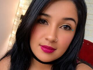 chat room cam LuxyMia