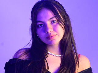 hot webcam LyaValmont
