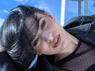 beautiful camgirl MadelynVelure