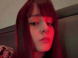 camslut topless MaeveLith