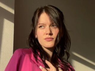 naked cam girl gallery MaudGuerrido