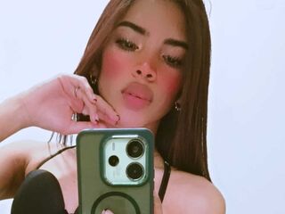 girl showing tits MeliClarck