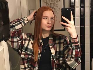 camgirl playing with sextoy MelissaBroks