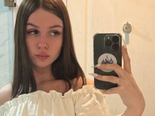 beautiful cam girl MiaRioti