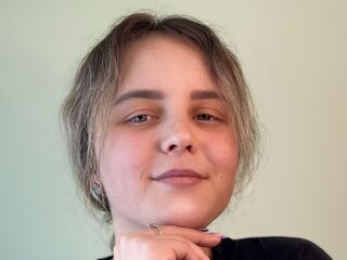 camwhore spreading pussy MichaeleBendall