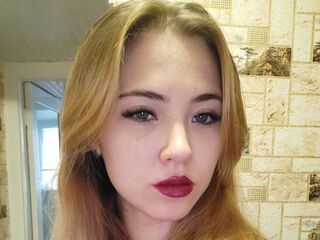 naughty camgirl MildredAcors