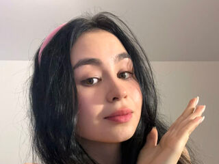 camgirl fingering shaved pussy MinnieMile