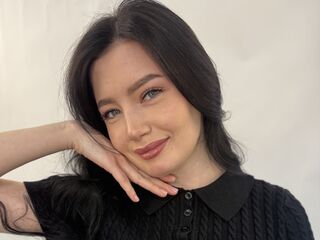 naughty camgirl fingering shaved pussy SherleneKilty