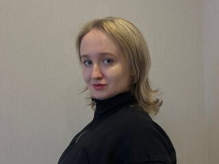 adultcam SuzannKernes